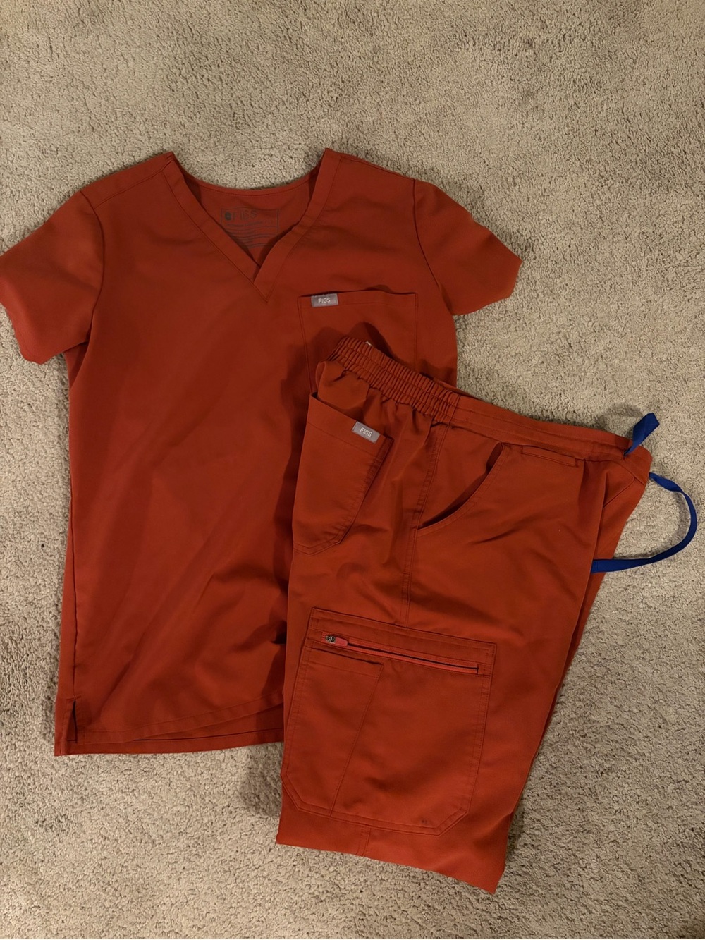 Figs Scrubs rust size small